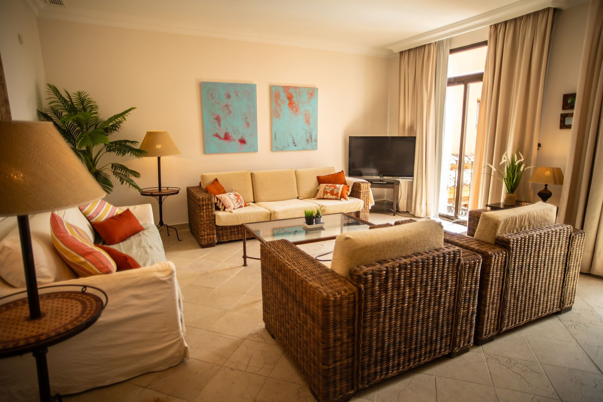 2 Bed Apartment for sale in El Paraiso Costa Del Sol, Málaga, Spain