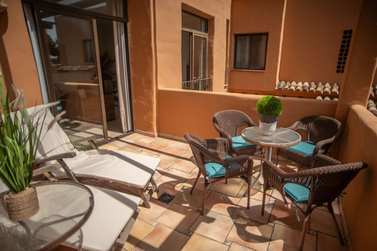 2 Bed Apartment for sale in El Paraiso Costa Del Sol, Málaga, Spain