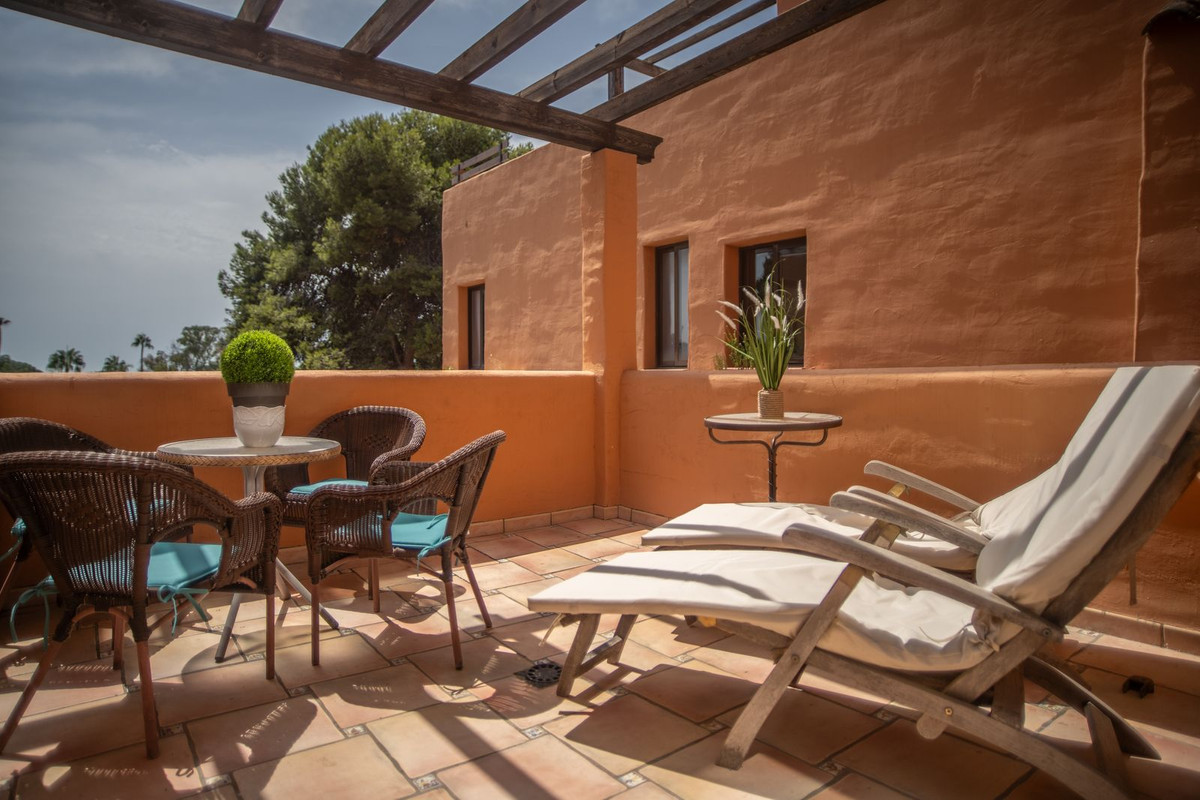2 Bed Apartment for sale in El Paraiso Costa Del Sol, Málaga, Spain