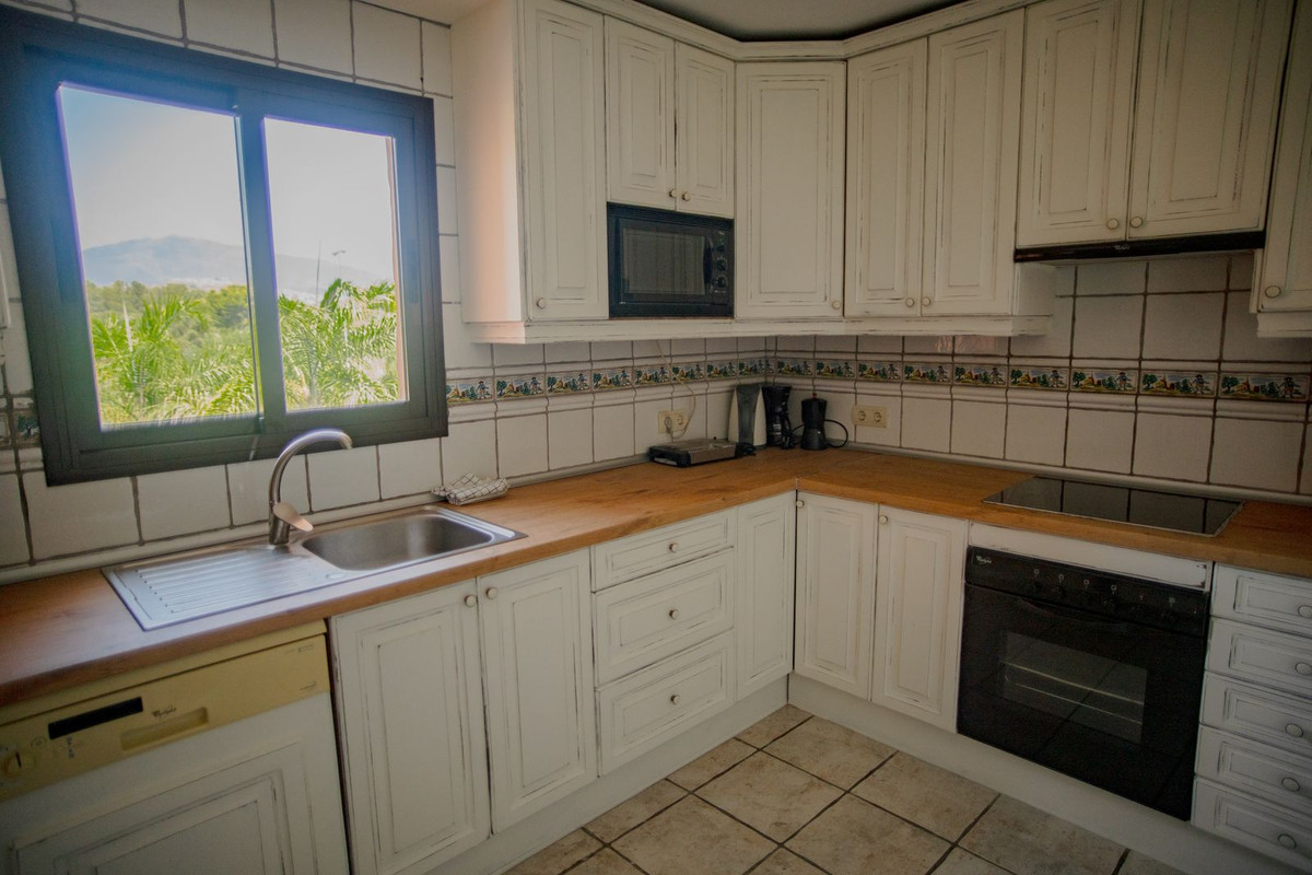 2 Bed Apartment for sale in El Paraiso Costa Del Sol, Málaga, Spain