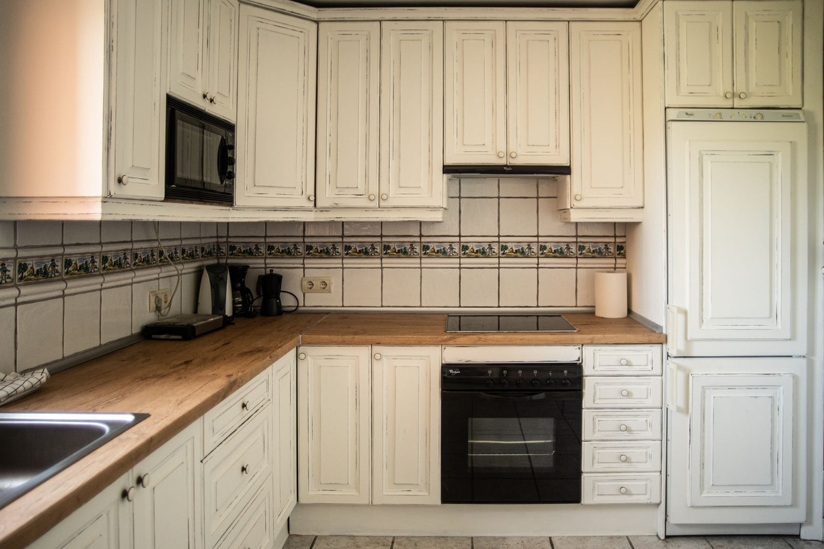 2 Bed Apartment for sale in El Paraiso Costa Del Sol, Málaga, Spain