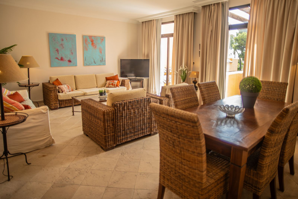 2 Bed Apartment for sale in El Paraiso Costa Del Sol, Málaga, Spain
