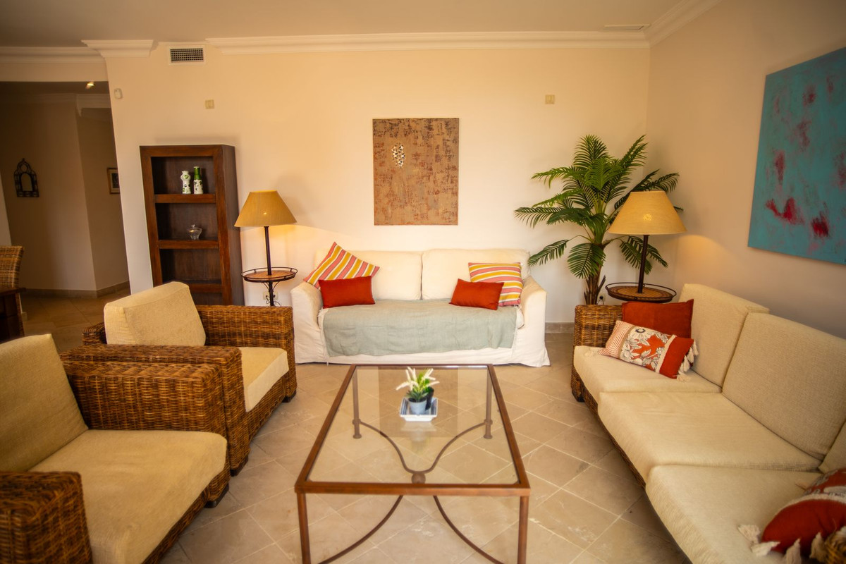 2 Bed Apartment for sale in El Paraiso Costa Del Sol, Málaga, Spain