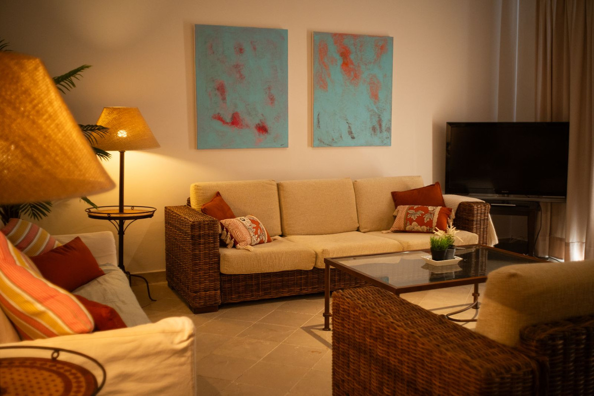 2 Bed Apartment for sale in El Paraiso Costa Del Sol, Málaga, Spain