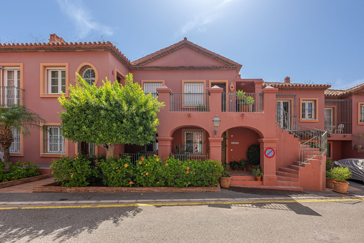 4 Bed Apartment for sale in Monte Halcones Costa Del Sol, Málaga, Spain