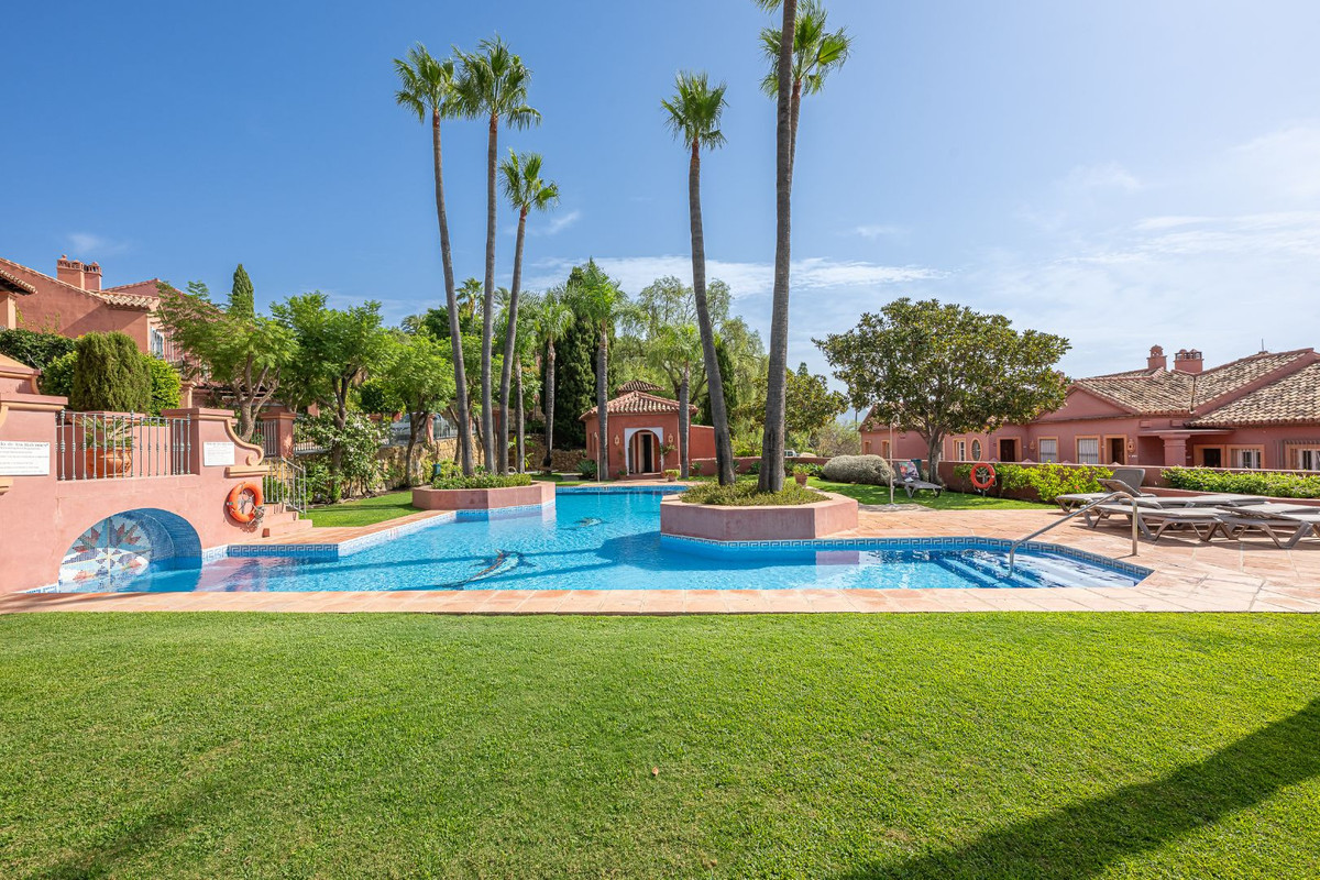 4 Bed Apartment for sale in Monte Halcones Costa Del Sol, Málaga, Spain
