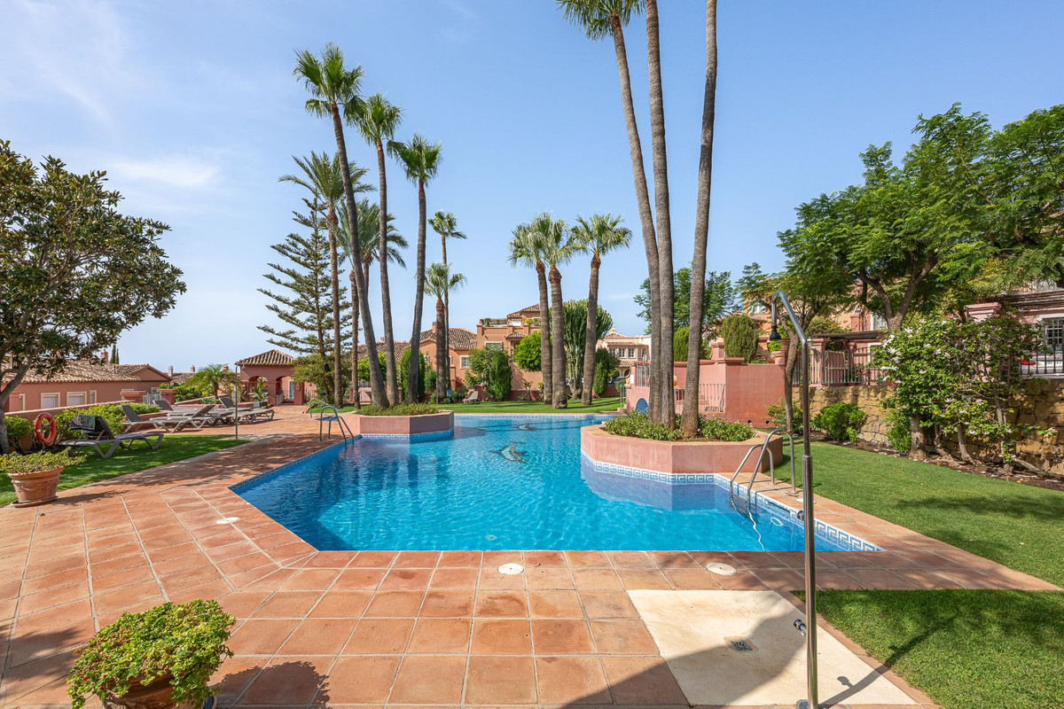 4 Bed Apartment for sale in Monte Halcones Costa Del Sol, Málaga, Spain