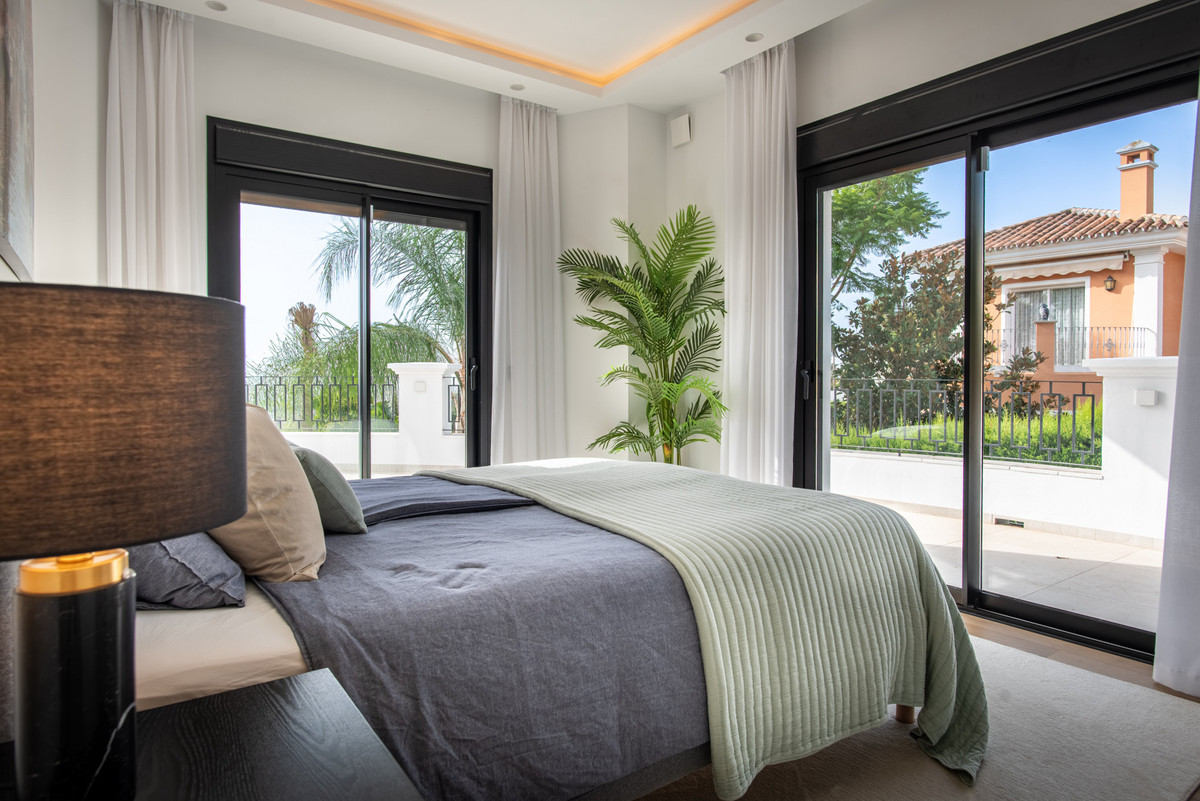 5 Bed Townhouse for sale in La Quinta Costa Del Sol, Málaga, Spain