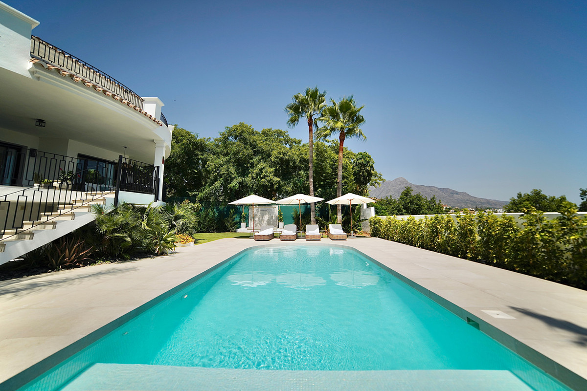 5 Bed Townhouse for sale in La Quinta Costa Del Sol, Málaga, Spain