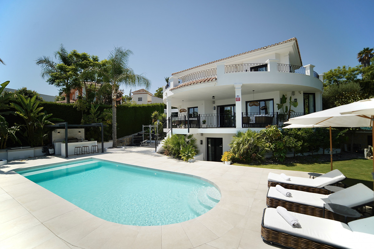 5 Bed Townhouse for sale in La Quinta Costa Del Sol, Málaga, Spain