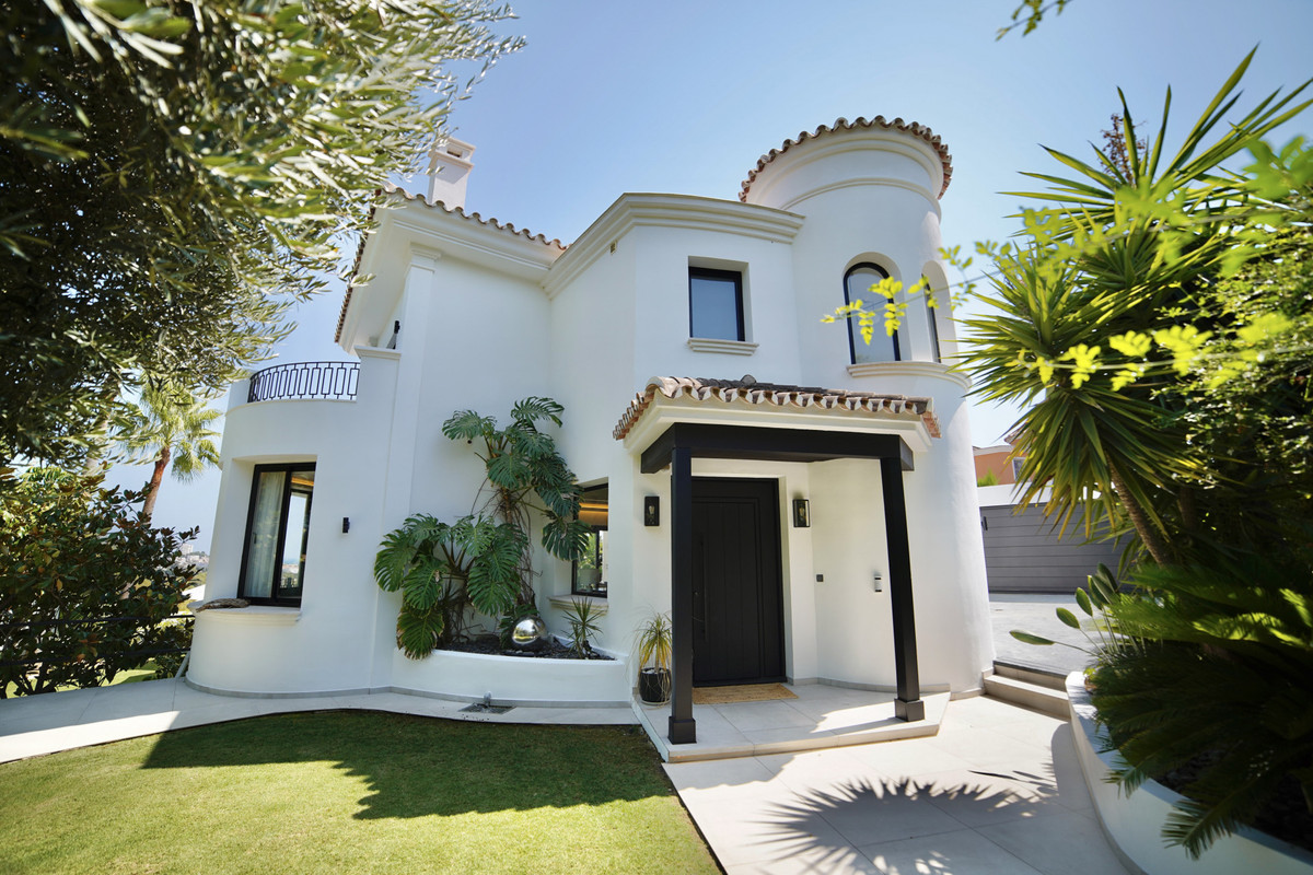 5 Bed Townhouse for sale in La Quinta Costa Del Sol, Málaga, Spain