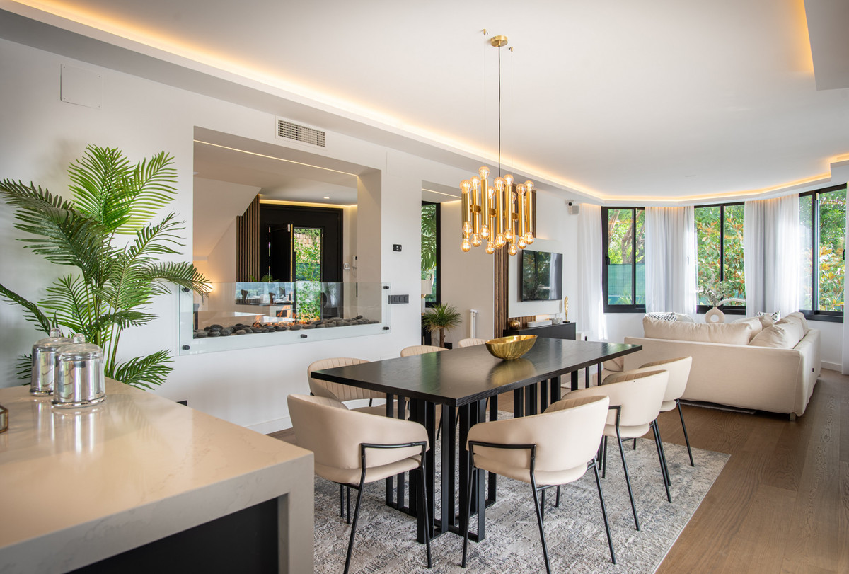 5 Bed Townhouse for sale in La Quinta Costa Del Sol, Málaga, Spain