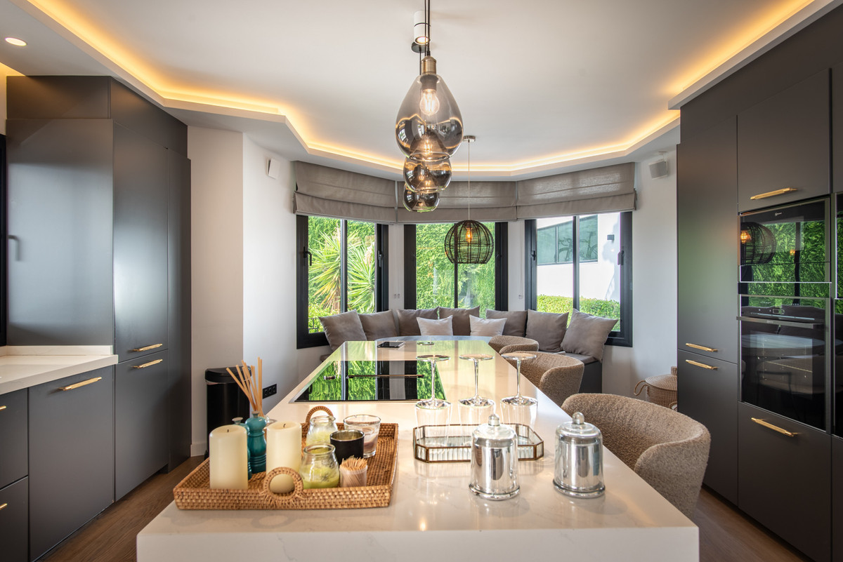 5 Bed Townhouse for sale in La Quinta Costa Del Sol, Málaga, Spain