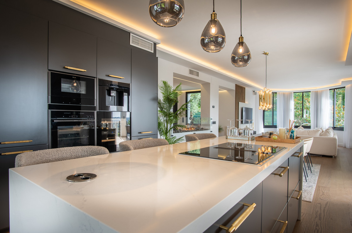 5 Bed Townhouse for sale in La Quinta Costa Del Sol, Málaga, Spain