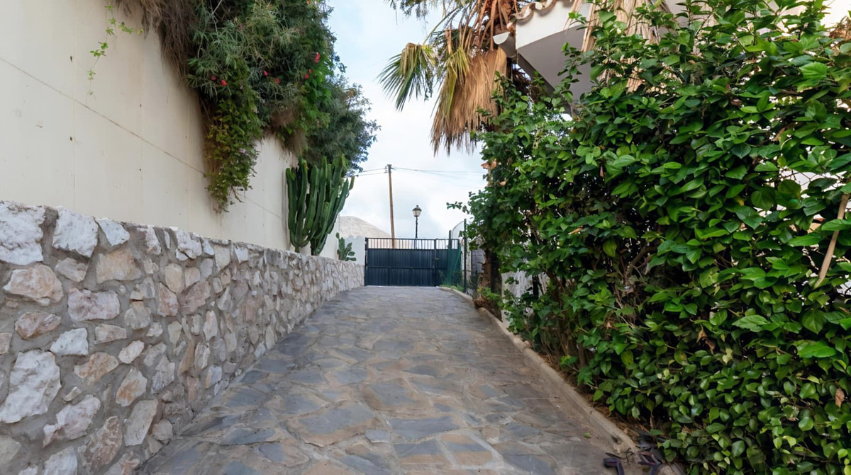4 Bed Townhouse for sale in Torreblanca Costa Del Sol, Málaga, Spain