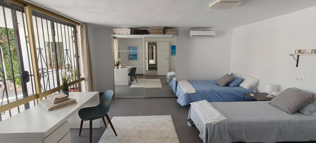 4 Bed Townhouse for sale in Torreblanca Costa Del Sol, Málaga, Spain