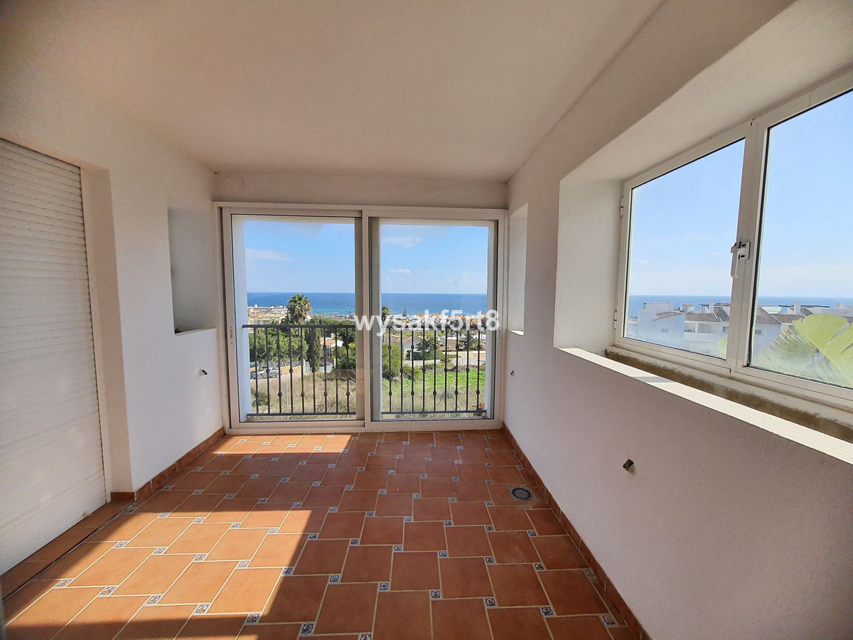 2 Bed Apartment for sale in La Duquesa Costa Del Sol, Málaga, Spain