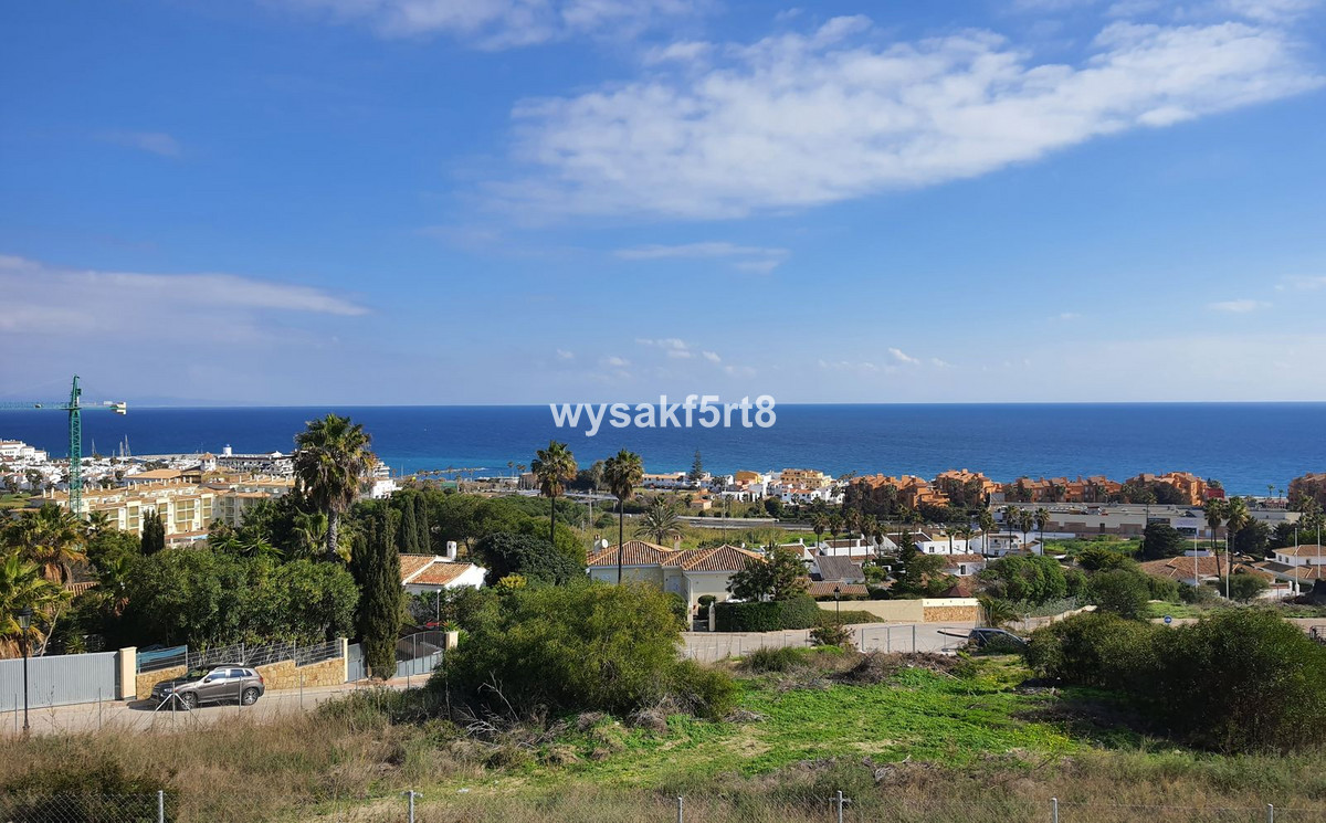 2 Bed Apartment for sale in La Duquesa Costa Del Sol, Málaga, Spain