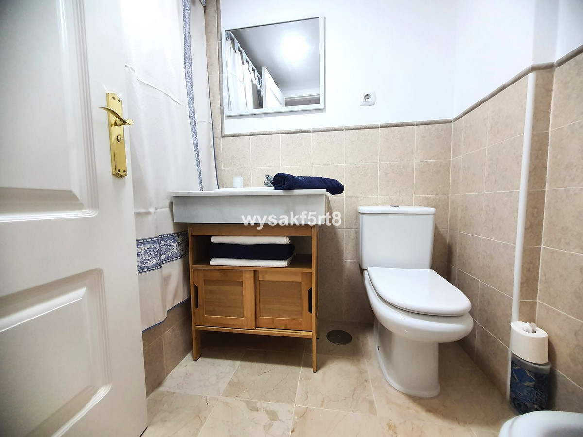 2 Bed Apartment for sale in La Duquesa Costa Del Sol, Málaga, Spain