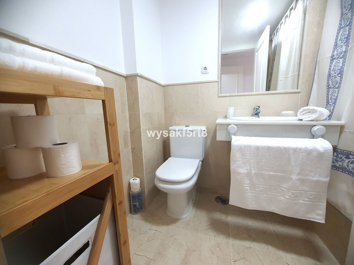 2 Bed Apartment for sale in La Duquesa Costa Del Sol, Málaga, Spain