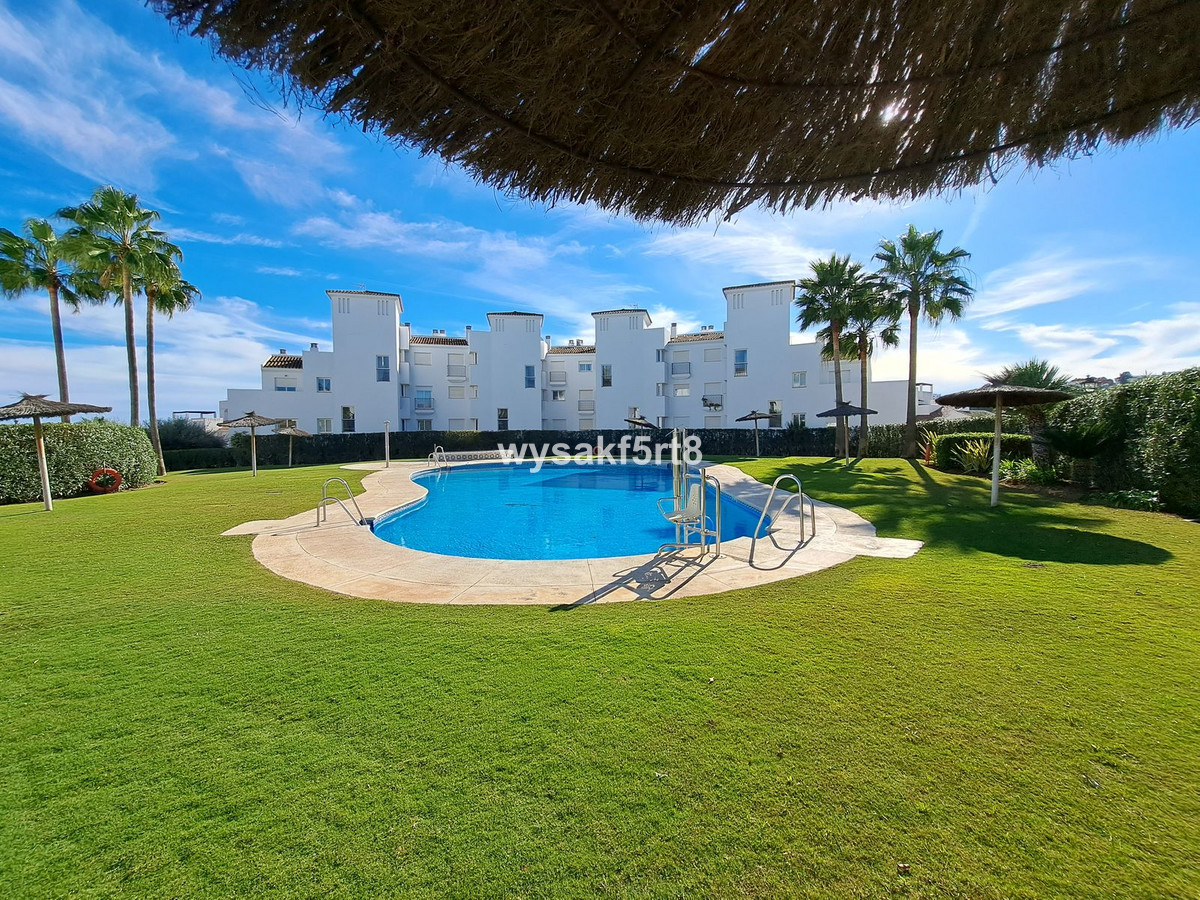 2 Bed Apartment for sale in La Duquesa Costa Del Sol, Málaga, Spain
