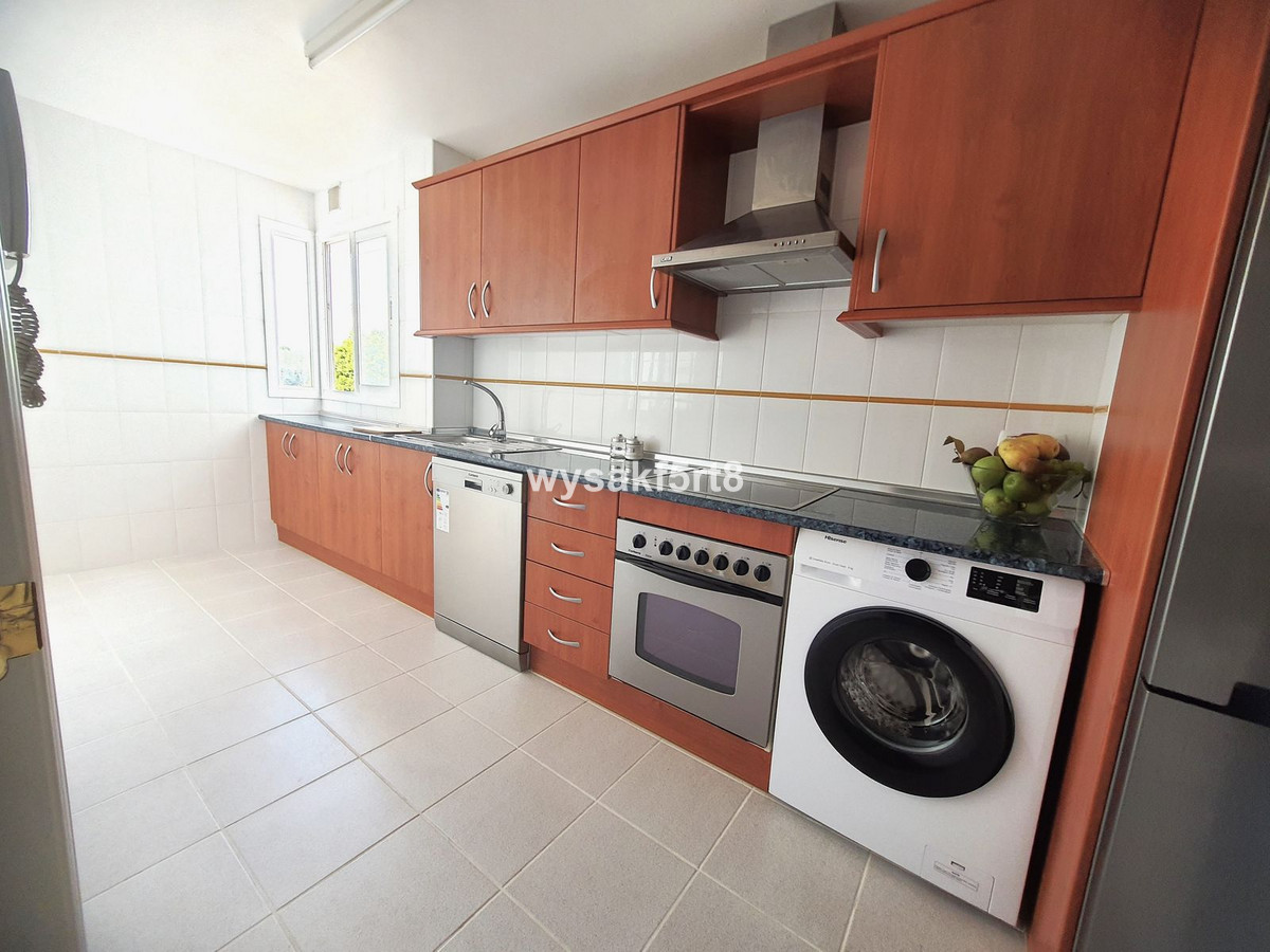 2 Bed Apartment for sale in La Duquesa Costa Del Sol, Málaga, Spain