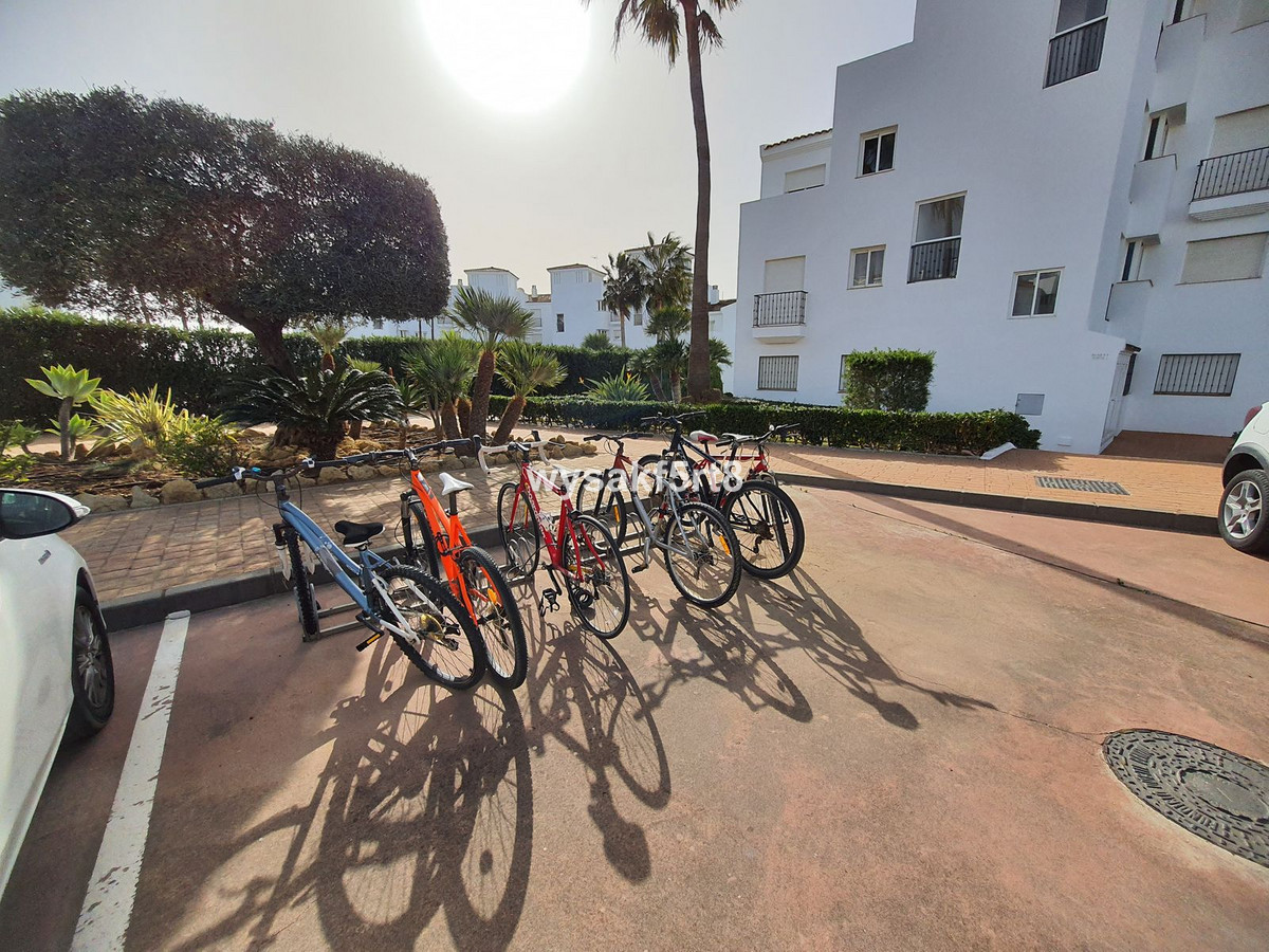 2 Bed Apartment for sale in La Duquesa Costa Del Sol, Málaga, Spain