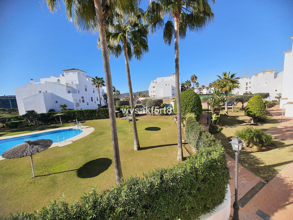 2 Bed Apartment for sale in La Duquesa Costa Del Sol, Málaga, Spain