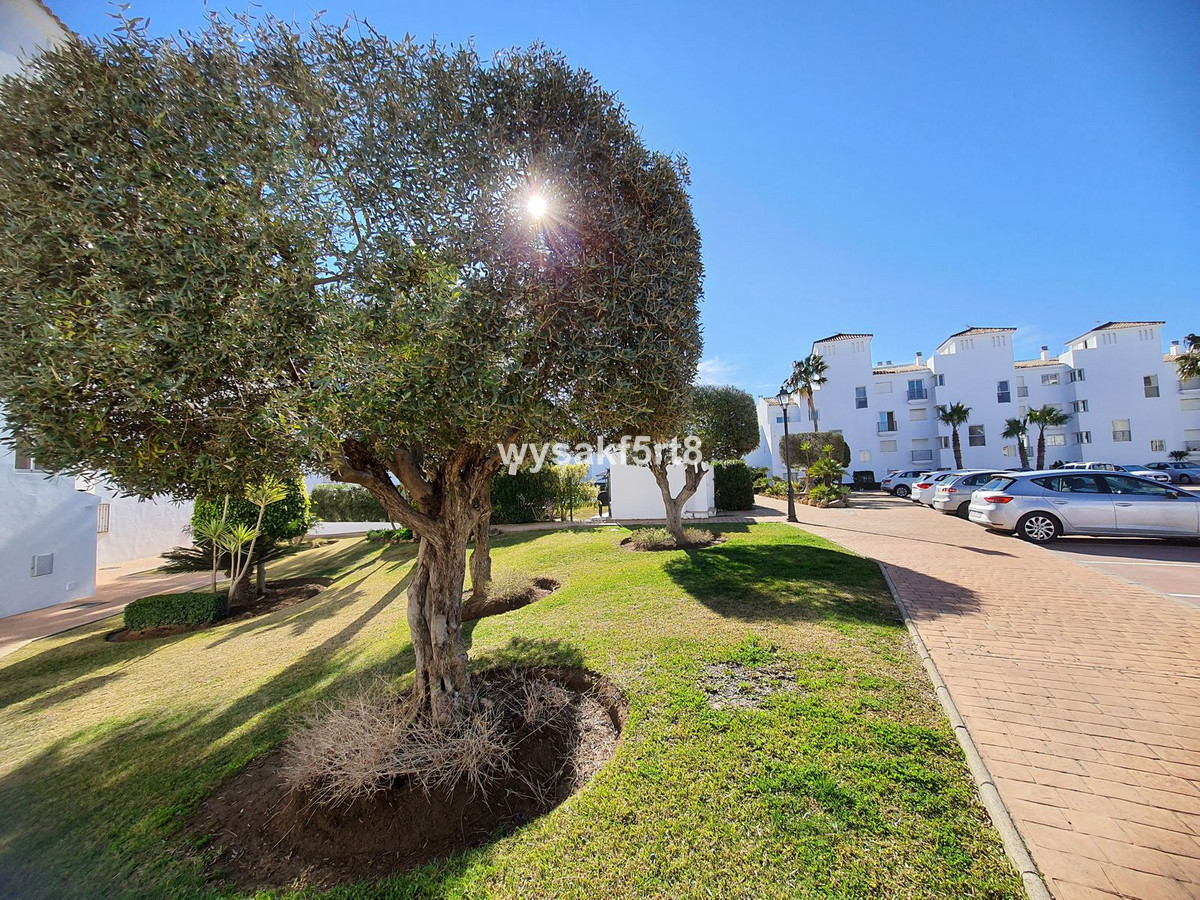 2 Bed Apartment for sale in La Duquesa Costa Del Sol, Málaga, Spain