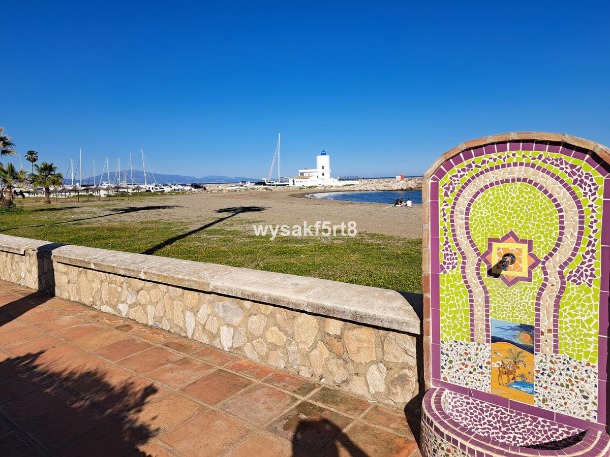 2 Bed Apartment for sale in La Duquesa Costa Del Sol, Málaga, Spain