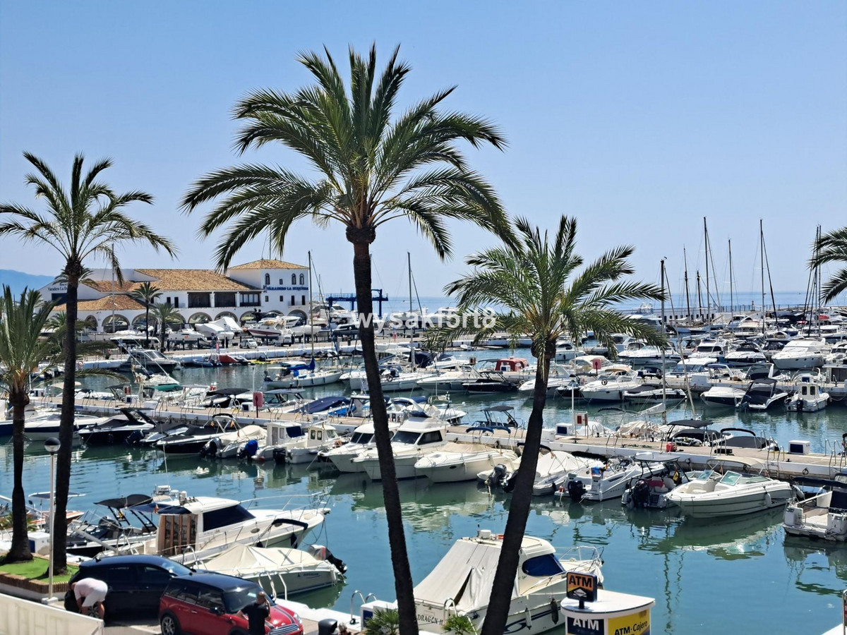 2 Bed Apartment for sale in La Duquesa Costa Del Sol, Málaga, Spain