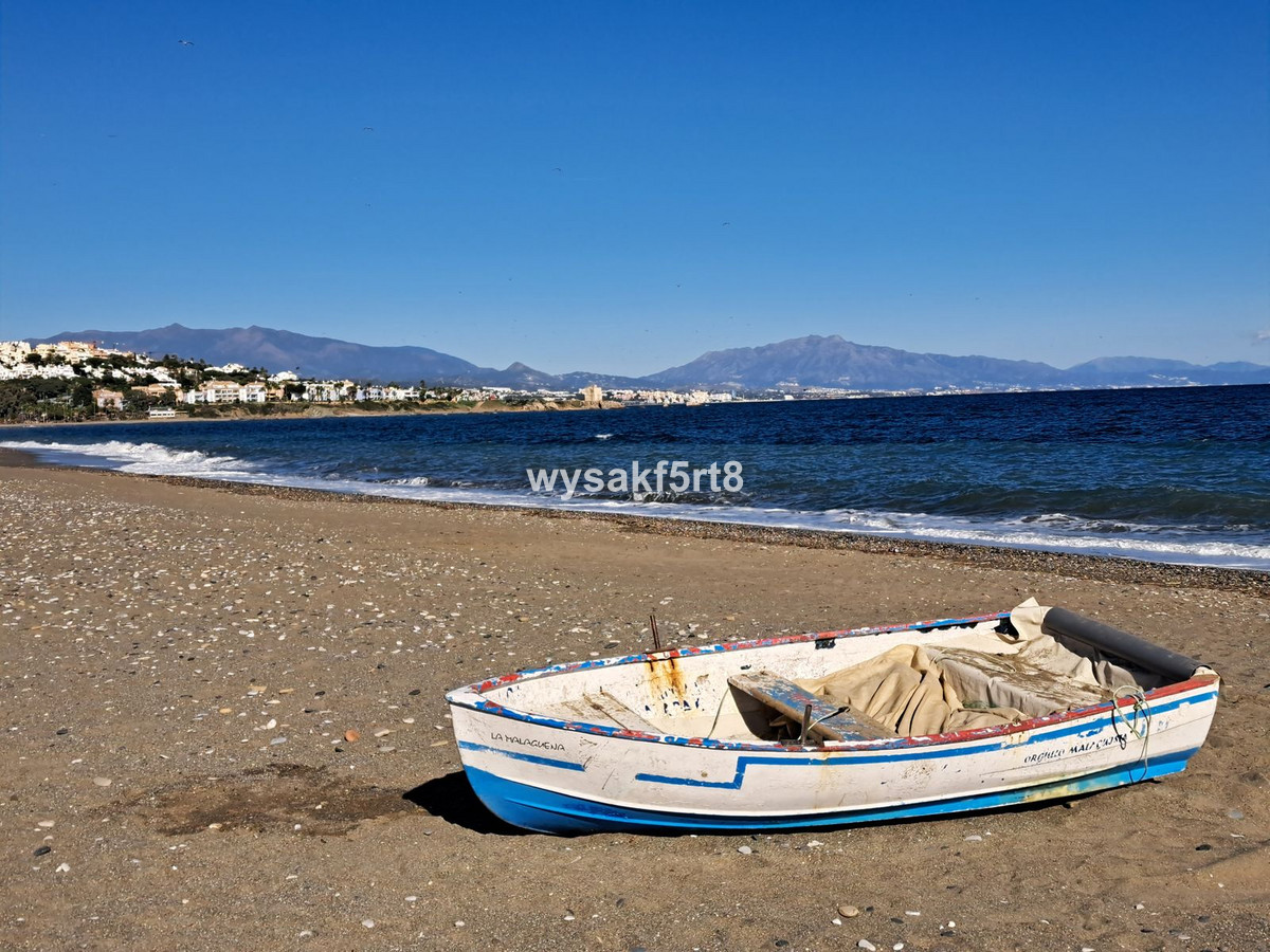 2 Bed Apartment for sale in La Duquesa Costa Del Sol, Málaga, Spain