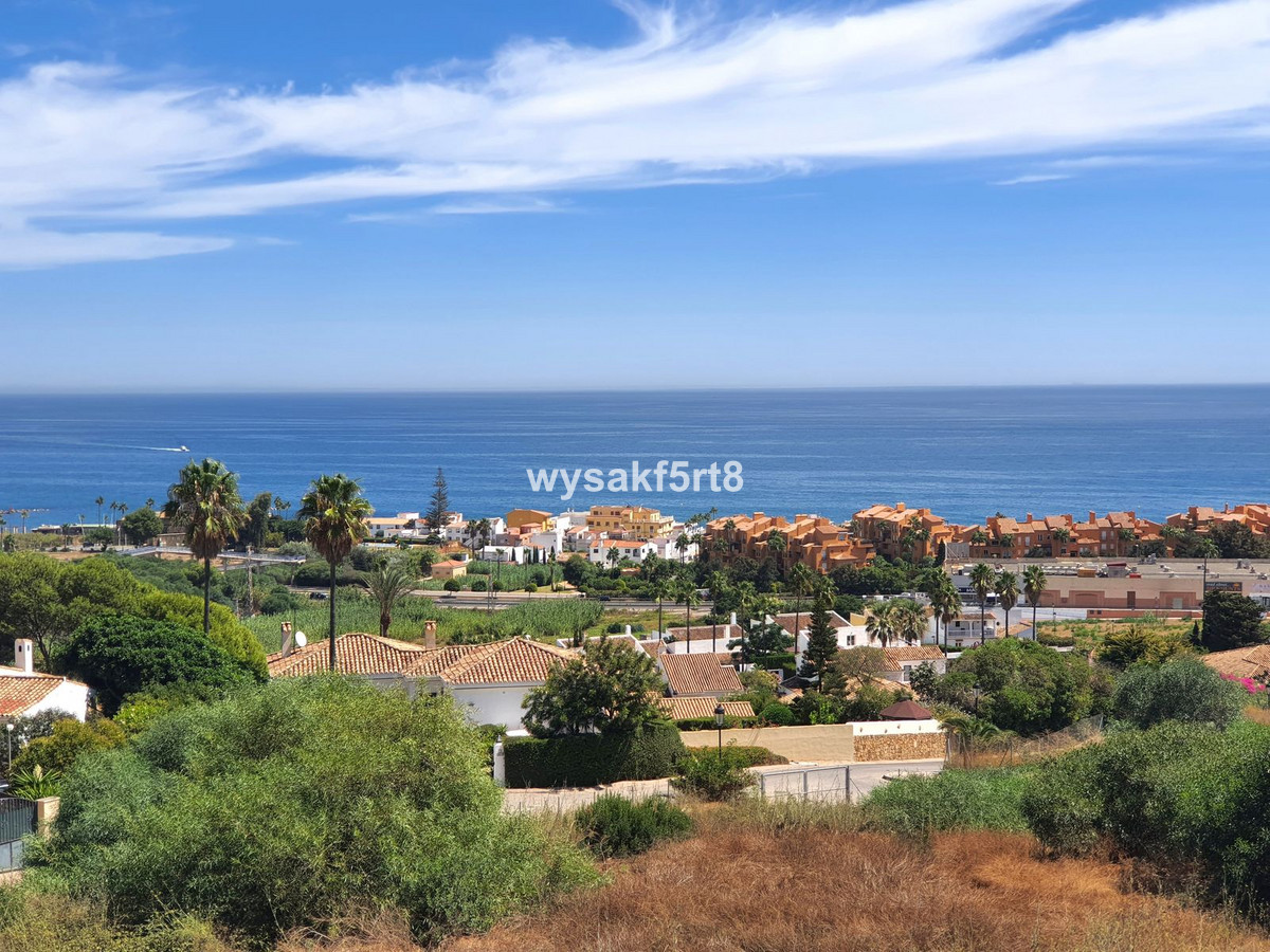 2 Bed Apartment for sale in La Duquesa Costa Del Sol, Málaga, Spain
