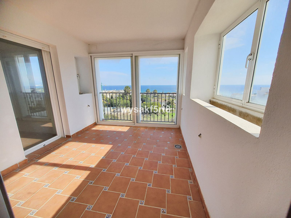 2 Bed Apartment for sale in La Duquesa Costa Del Sol, Málaga, Spain