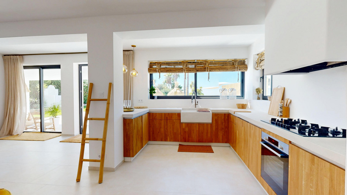 3 Bed Townhouse for sale in Estepona Costa Del Sol, Málaga, Spain