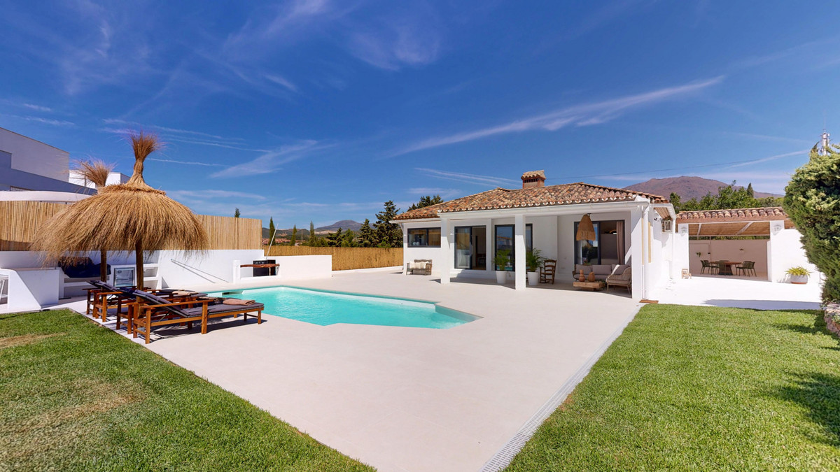 3 Bed Townhouse for sale in Estepona Costa Del Sol, Málaga, Spain