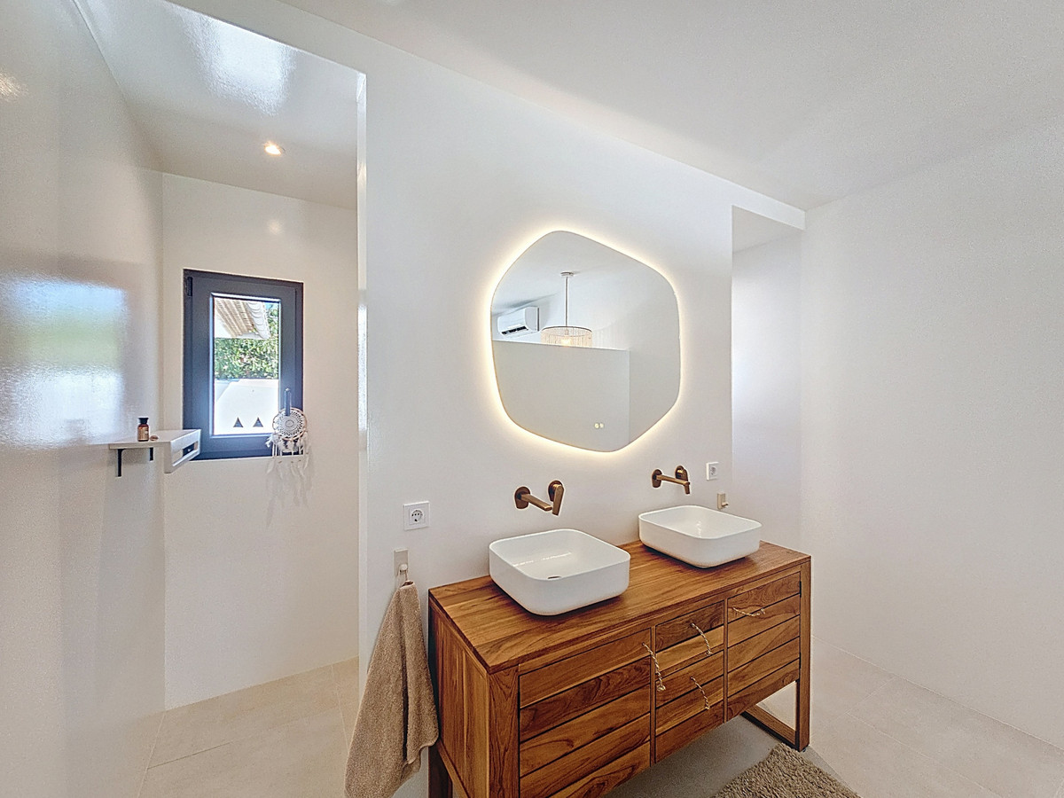 3 Bed Townhouse for sale in Estepona Costa Del Sol, Málaga, Spain