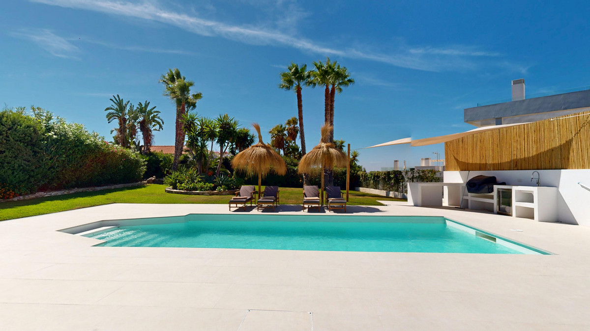 3 Bed Townhouse for sale in Estepona Costa Del Sol, Málaga, Spain