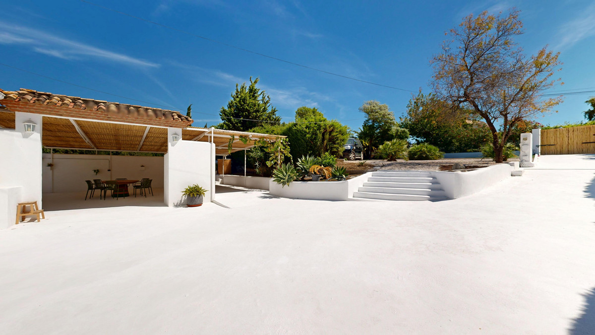 3 Bed Townhouse for sale in Estepona Costa Del Sol, Málaga, Spain