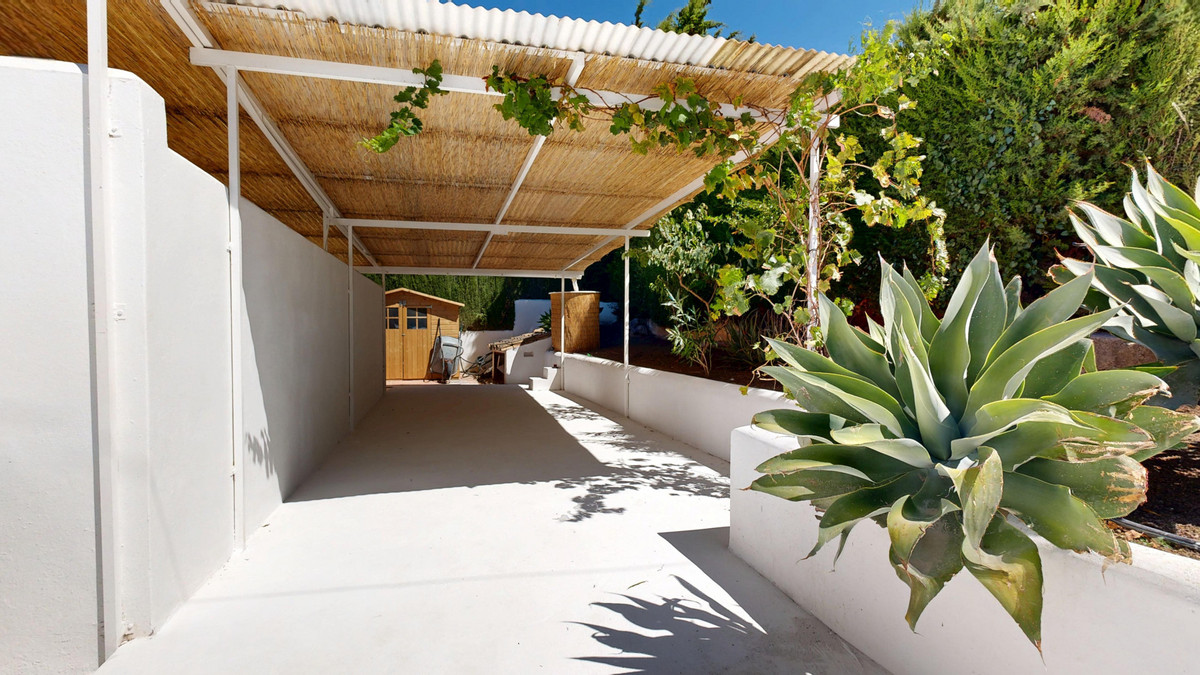 3 Bed Townhouse for sale in Estepona Costa Del Sol, Málaga, Spain