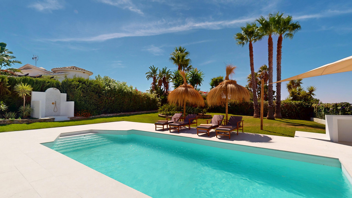 3 Bed Townhouse for sale in Estepona Costa Del Sol, Málaga, Spain