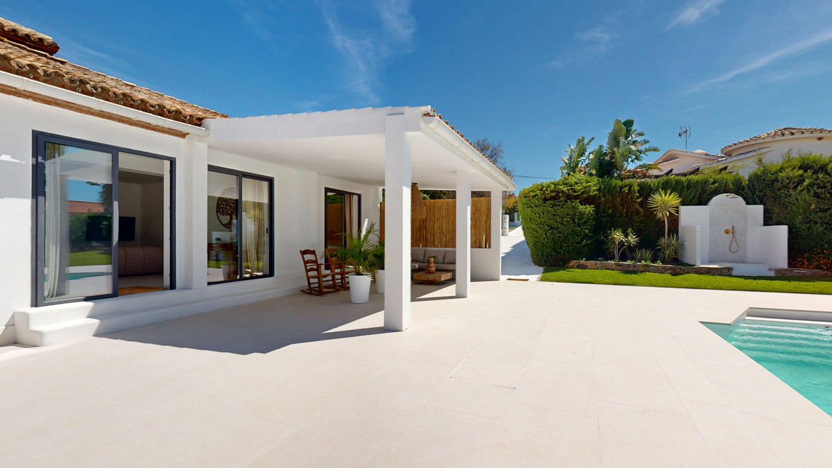 3 Bed Townhouse for sale in Estepona Costa Del Sol, Málaga, Spain