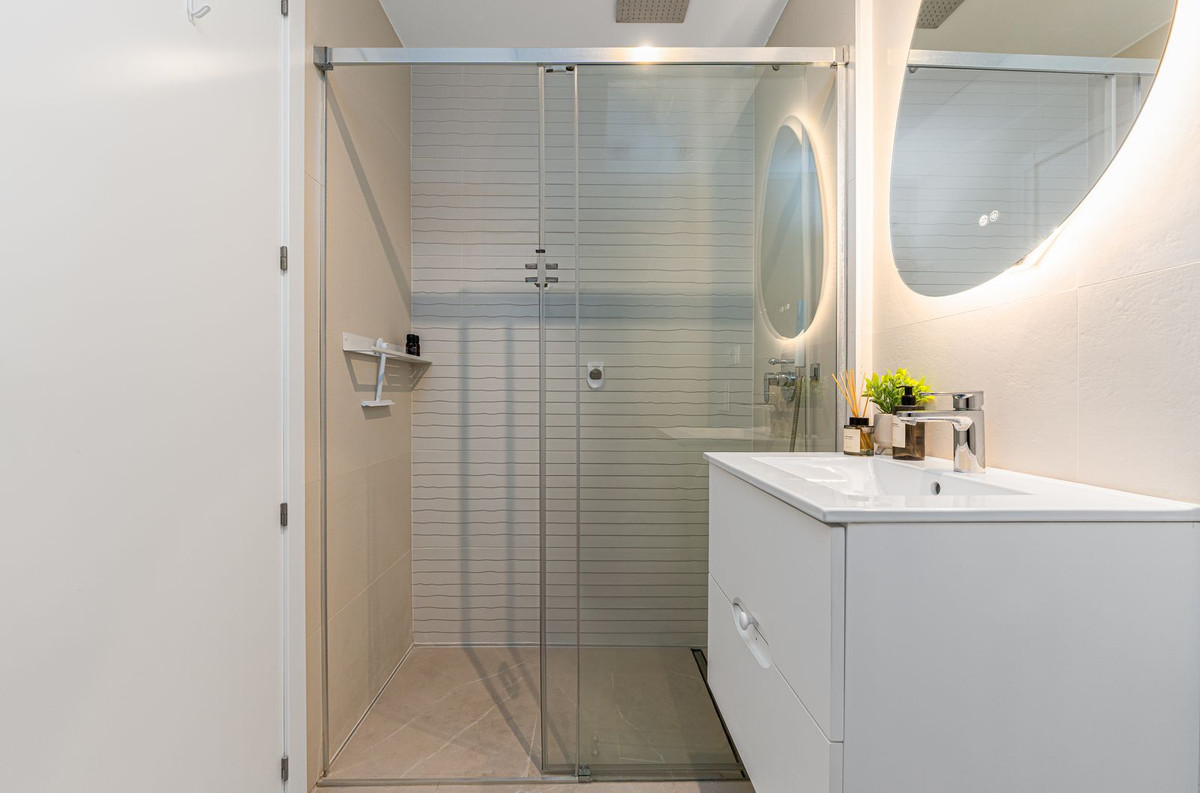 Se vende Apartamento Planta Media de 2 dormitorios en Costa Blanca, Alicante, España