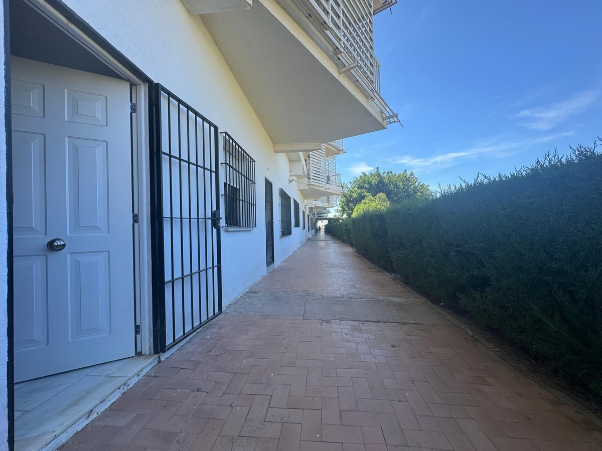 Se vende Local comercial de 2 dormitorios en Costa Del Sol, Málaga, España