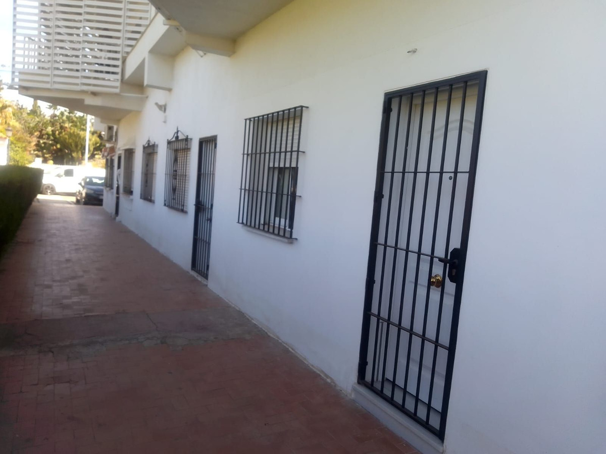 Se vende Local comercial de 2 dormitorios en Costa Del Sol, Málaga, España