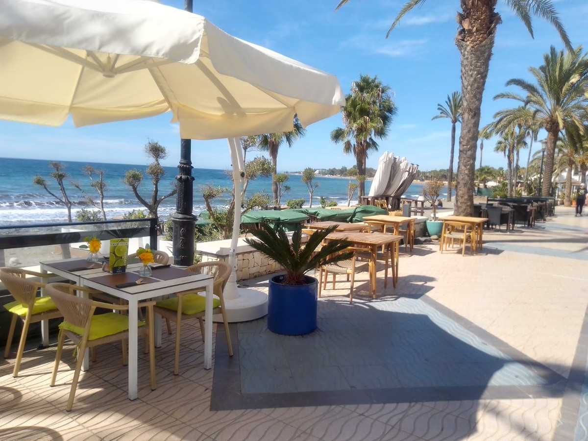 Se vende Local comercial de 2 dormitorios en Costa Del Sol, Málaga, España