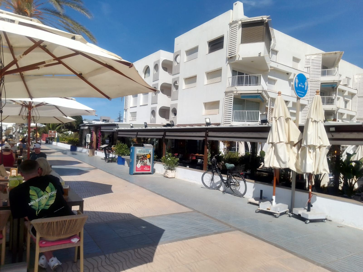 Se vende Local comercial de 2 dormitorios en Costa Del Sol, Málaga, España