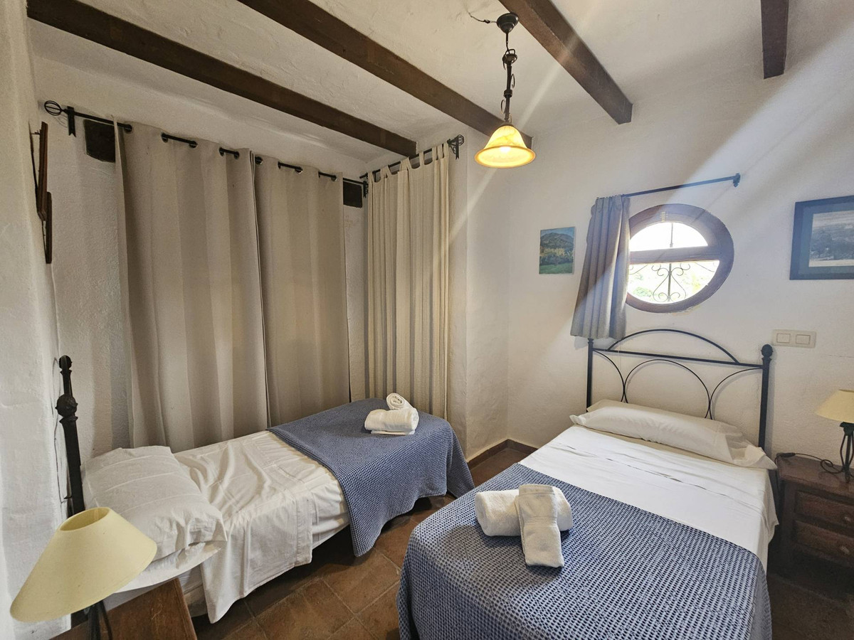 Se vende Finca - Cortijo de 5 dormitorios en Costa Del Sol, Málaga, España