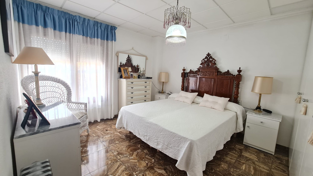 4 Bed Townhouse for sale in Elda Costa Blanca, Alicante, Spain