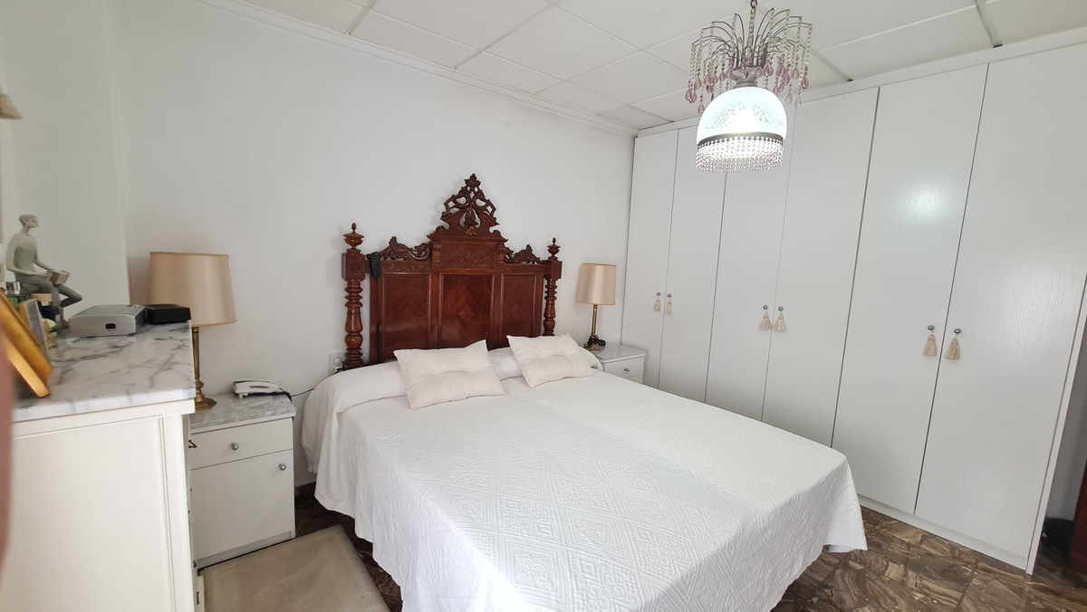 4 Bed Townhouse for sale in Elda Costa Blanca, Alicante, Spain